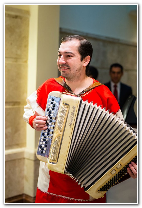 Ваянист на встречу гостей