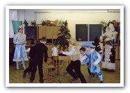 Дед Мороз и Снегурочка в школе