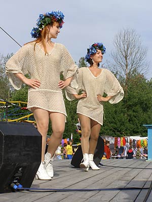 Девушки танцовщицы